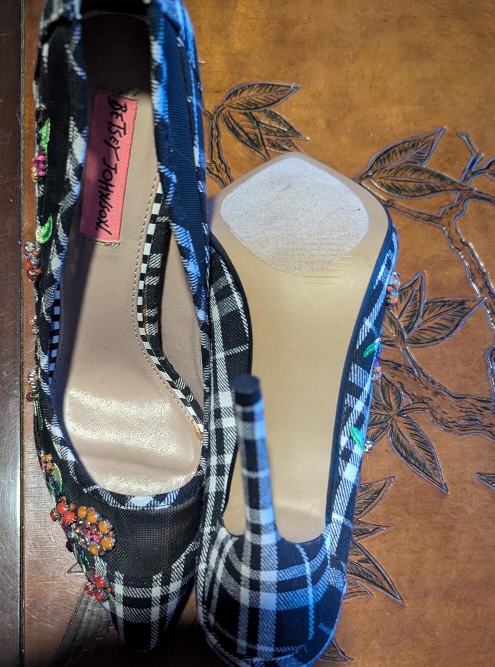 Betsey Johnson Black Plaid Embroidered Floral Pointed-Toe Pumps - Picture 6 of 7